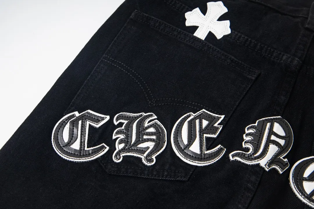 P270 model number Y847 Chrome Hearts & CH city limited series Sanskrit cross patch patchwork leather jeans require finished products to be washed and then disassembled and hand-stitched with sheepskin cross leather and then spliced ​​together to complete. The whole process is too complicated to explain. The texture can be seen in the hand, and it looks good. The styles with different washed textures are very friendly to people with thin legs and thick legs. The straight version is very flattering to the leg shape. The moderate length is timeless and can be matched easily and casually. It is the basic styling foundation for various styles and is a must-have in the wardrobe! The fabric is stiff but also makes the upper body soft without losing texture. The washing process is even more perfect. It is a must-have item for everyone! ! ! Washed wheat, hang tag, pants label, three labels are complete, the upper body effect is particularly stiff and stylish, super stylish, same style for men and women - Color: Size: 28 30 32 34
